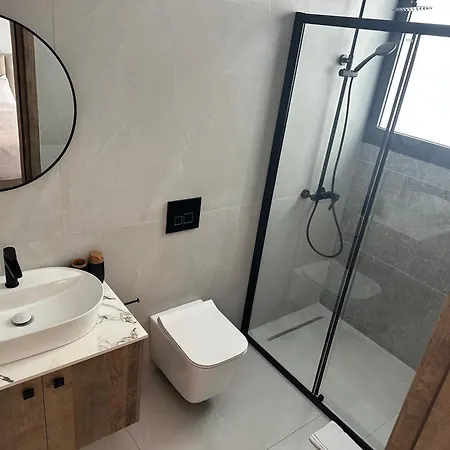 204 Lux Level2 Tower 206 Apartment *