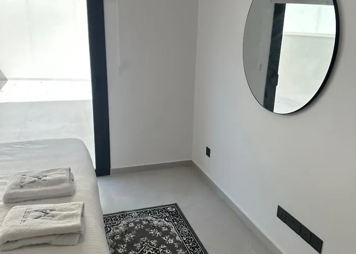 204 Lux Level2 Tower 206 *