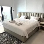 204 Lux Level2 Tower 206 Appartement *